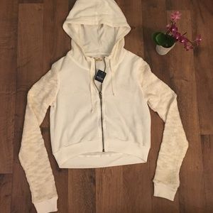 Hollister Cropped Sweater- Cream